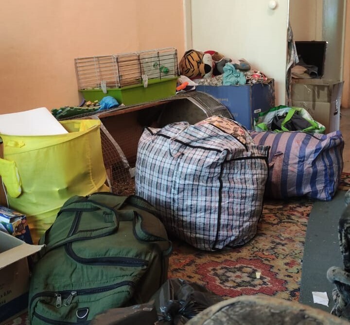 Мы до сих пор переезжаем. Говорят, что переезд хуже пожара. Устали и морально, и физически. Я забросила работу и социальные сети