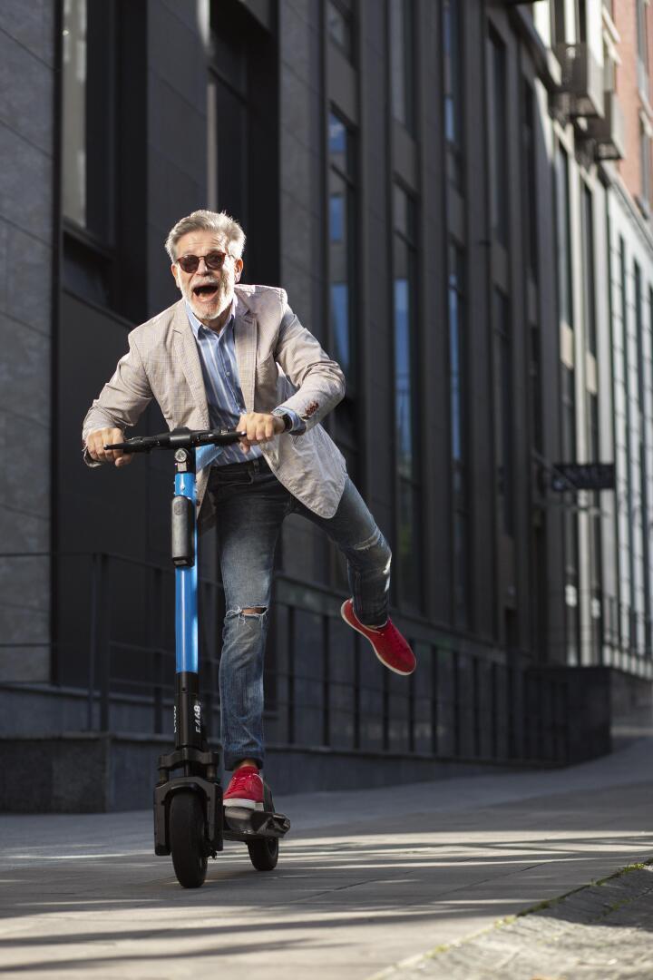 Штраф – до 30 000 рублей. Госдума объявила борьбу пьяным самокатчикам