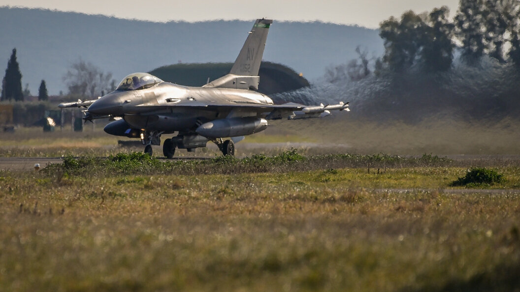 Лавров назвал поставку F-16 Киеву «сигнальным» действием НАТО в ядерной сфере. Что это значит?