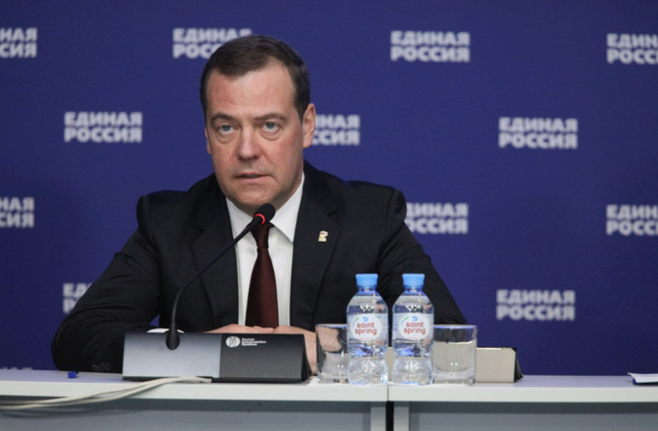 Дмитрий Медведев предупредил о возможном уничтожении западной военной техники и потребовал рассмотреть возможность улучшения отношений с Западом
