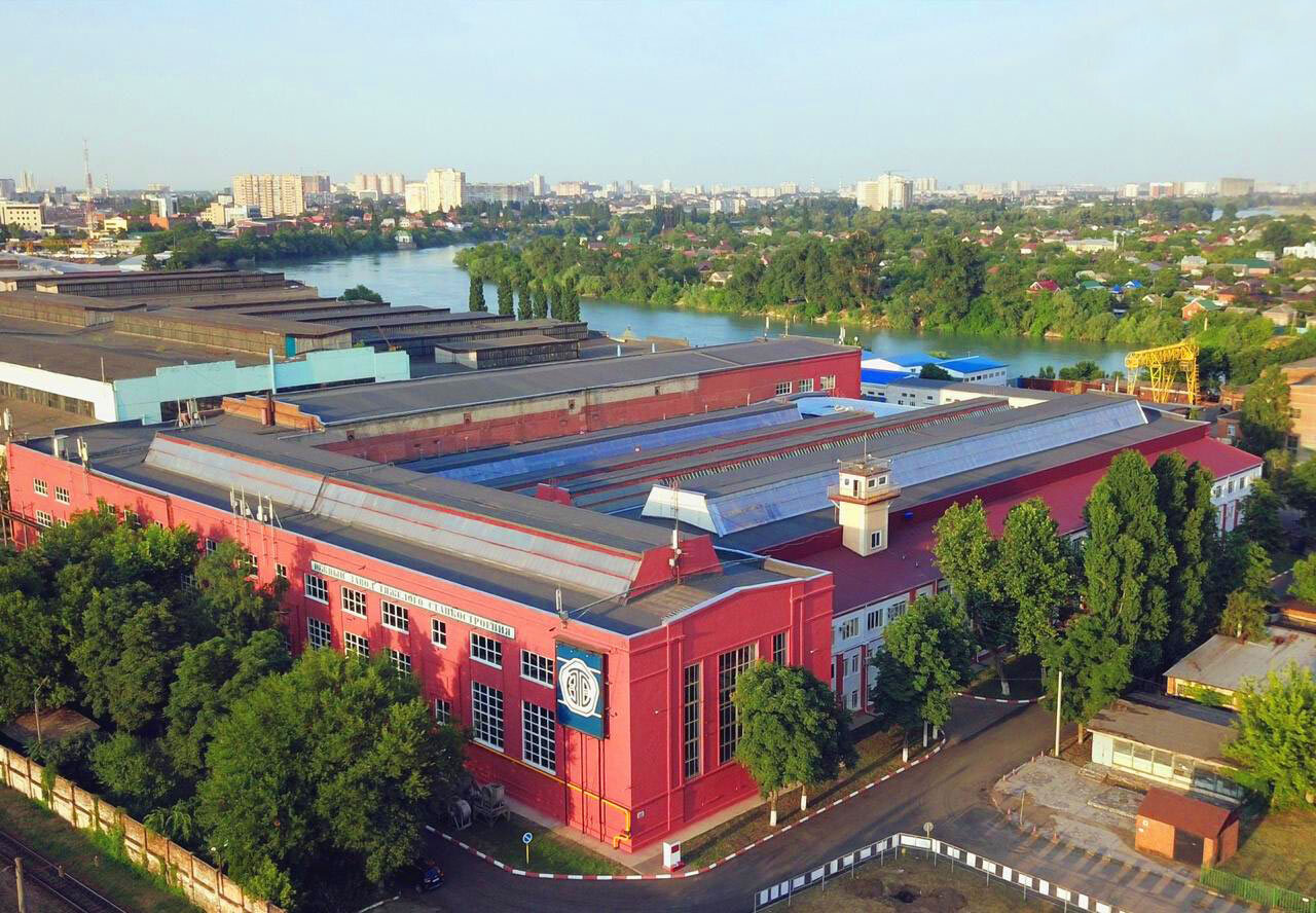 Краснодар - это крупный город на Юге России, административный центр Краснодарского края