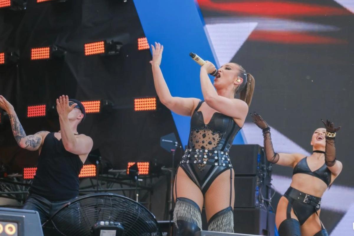 Дресс-код для «звезды». Почему нужно контролировать костюмы артистов?