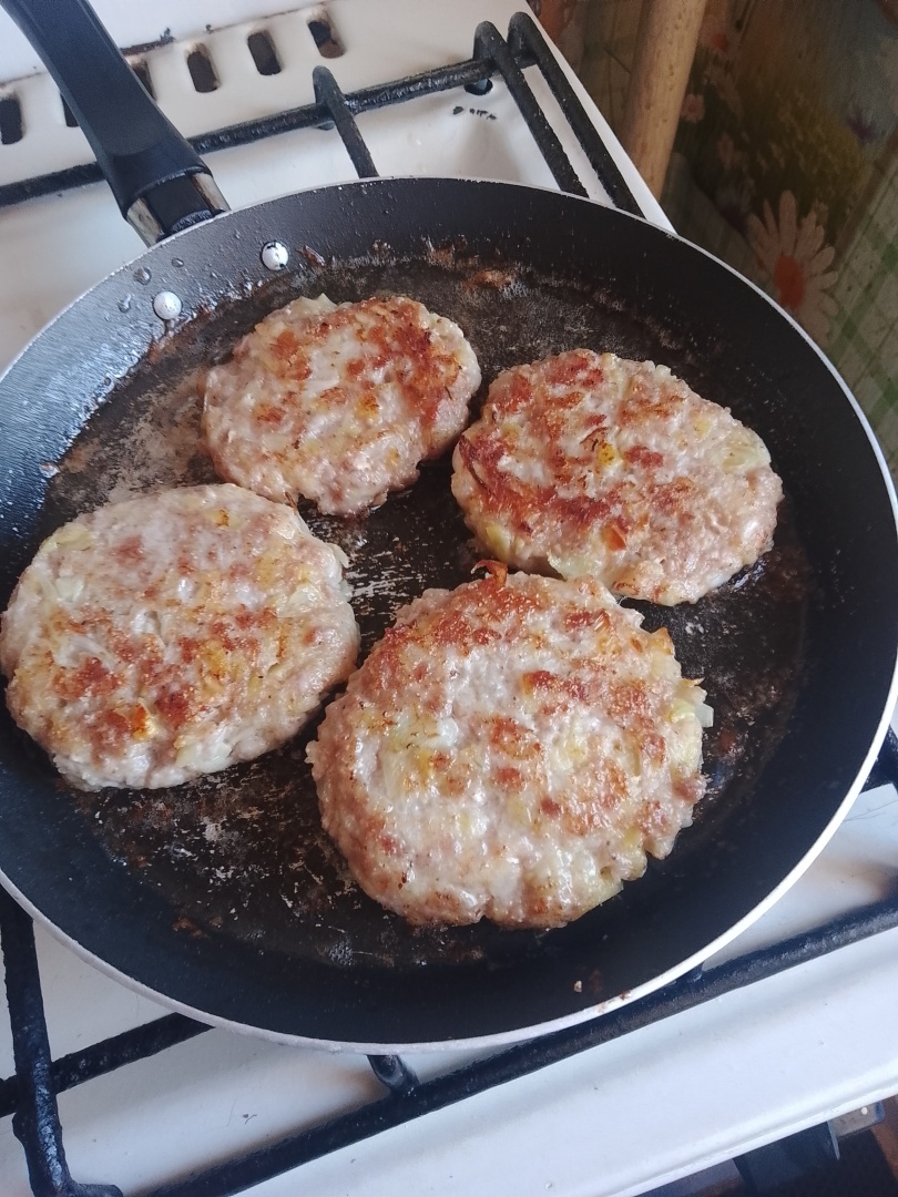 Как не сойти с ума, если ты сломала правую руку и осталась одна с собакой, двумя котами, дачей и жарой под 50…