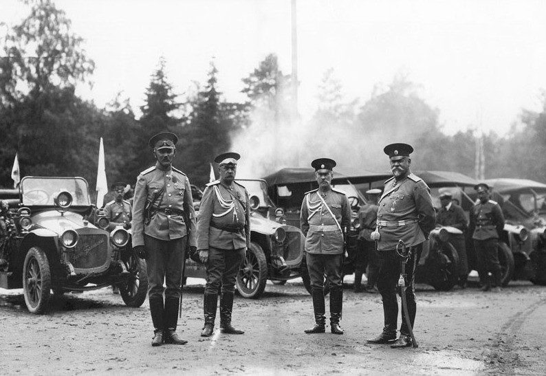 112 лет назад дал старт пробег в Санкт-Петербурге, где русские автомобили вышли на равных с иностранными