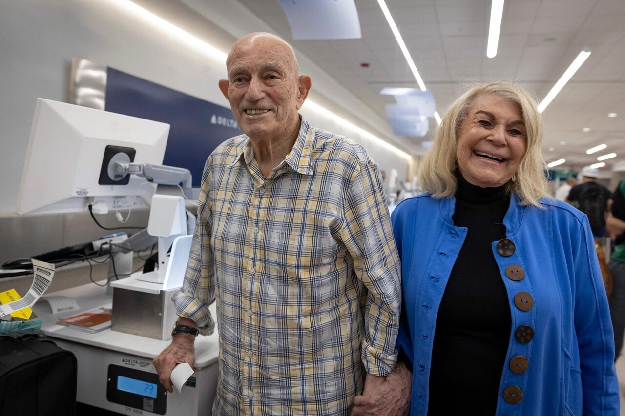 100-летний ветеран Дня Д возвращается во Францию, чтобы жениться на 96-летней Жанне: «Он целуется лучше всех»