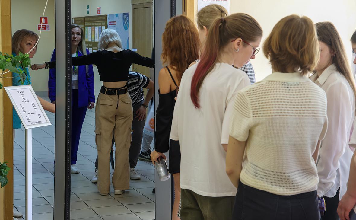 В Госдуме предложили заменить ЕГЭ на итоговую аттестацию. Стоит ли к этому вернуться ваше мнение.