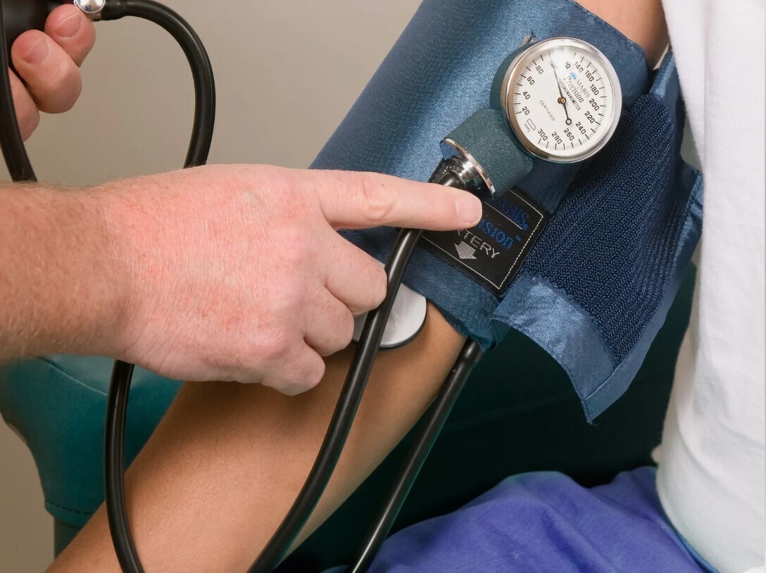 Как сохранить давление в норме: ключевые аспекты здорового образа жизни