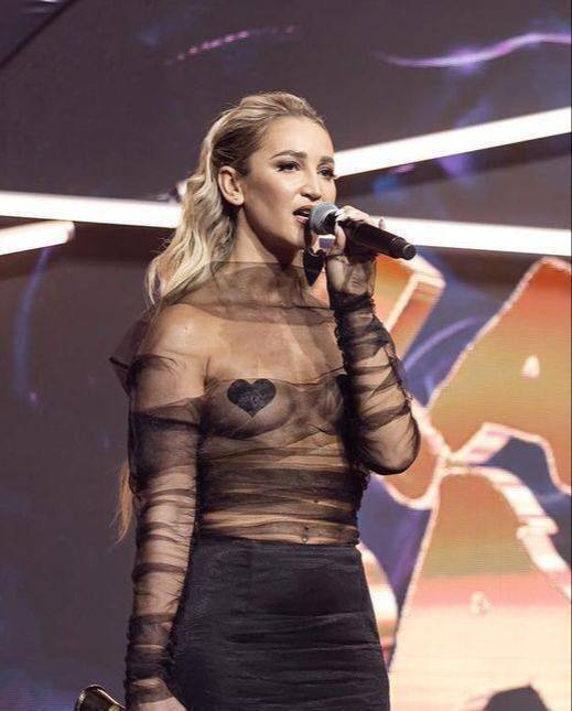 В Госдуму РФ внесли законопроект, запрещающий звездам шоу-бизнеса «непристойные образы и выражения». Поддерживаете данную инициативу?