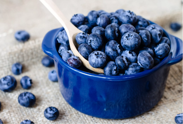 Кефир, куриная грудка, твердый сыр. Названы продукты, которые можно есть даже ночью