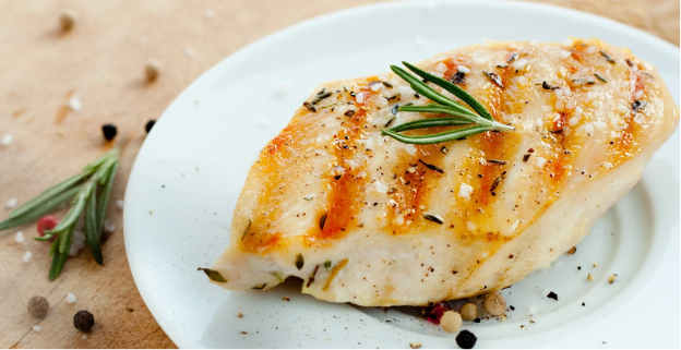 Кефир, куриная грудка, твердый сыр. Названы продукты, которые можно есть даже ночью