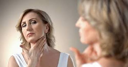 17 домашних лайфхаков, чтобы избавиться от морщин на шее, которые возникают из-за вашего телефона!