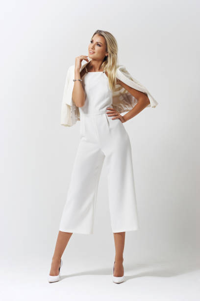 Белое или черное: что определяет модные тенденции этого лета и как это можно носить?