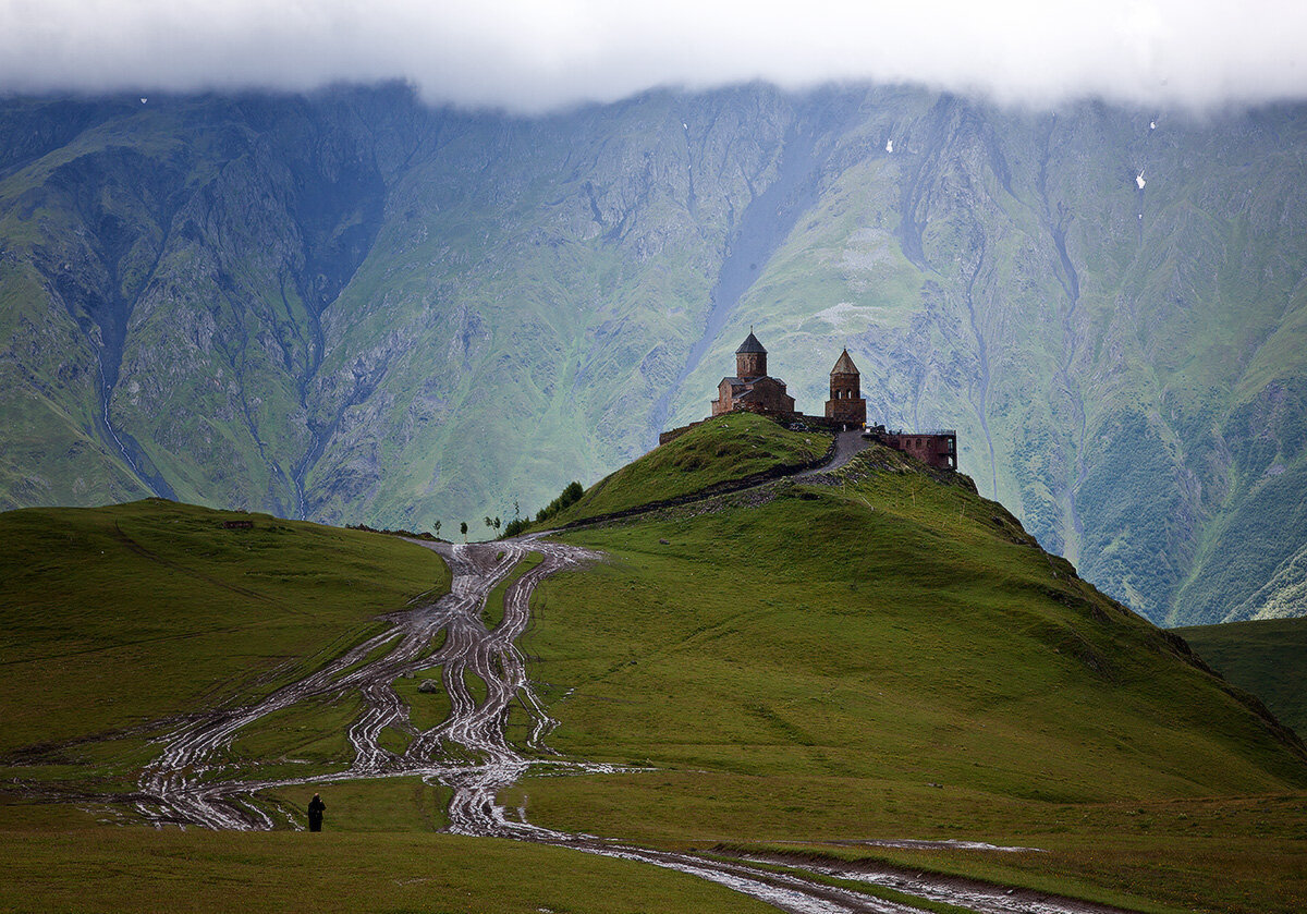Троицкая церковь у подножия Казбека – место, где душа обретает покой