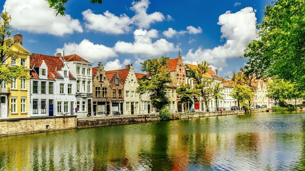 Это самый красивый средневековый город Европы: он выглядит как будто из сказки