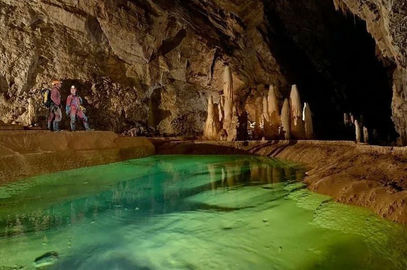 "Нетронутая сказка Франции: Тайны и красоты Гуфр Берже"