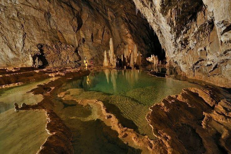 "Нетронутая сказка Франции: Тайны и красоты Гуфр Берже"