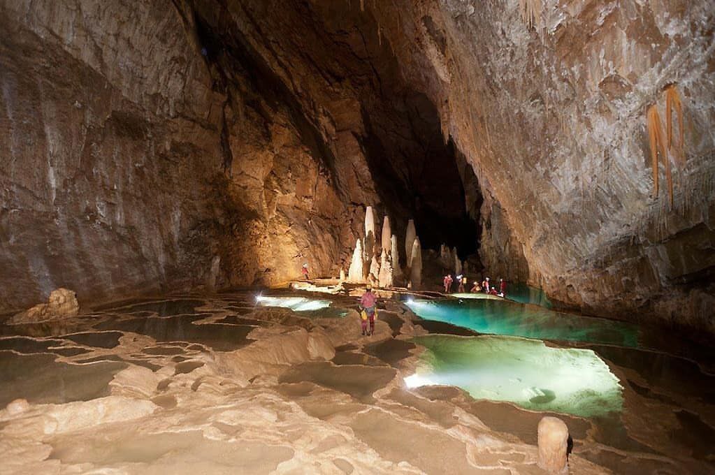 "Нетронутая сказка Франции: Тайны и красоты Гуфр Берже"