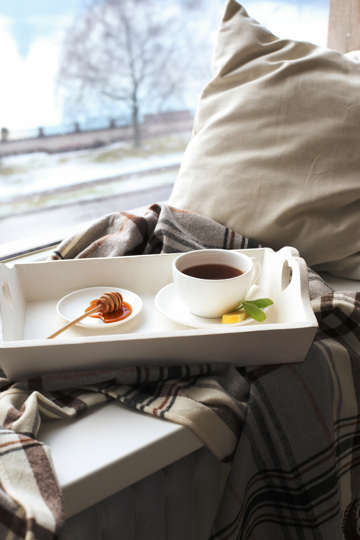 Отпуск за свой счет в пределах 14 дней входит в стаж и учитывается при расчёте основного отпуска