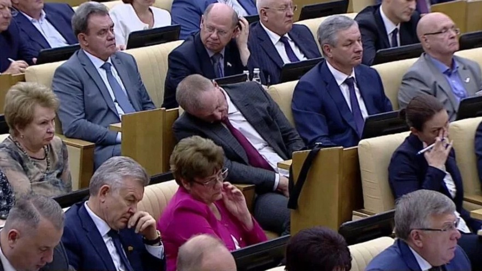 Прочитал статью ; 10 причин , почему нам не нужна государственная дума \ политика не жизнь \ Дзен . Знаете трудно не согласится с этими доводами .