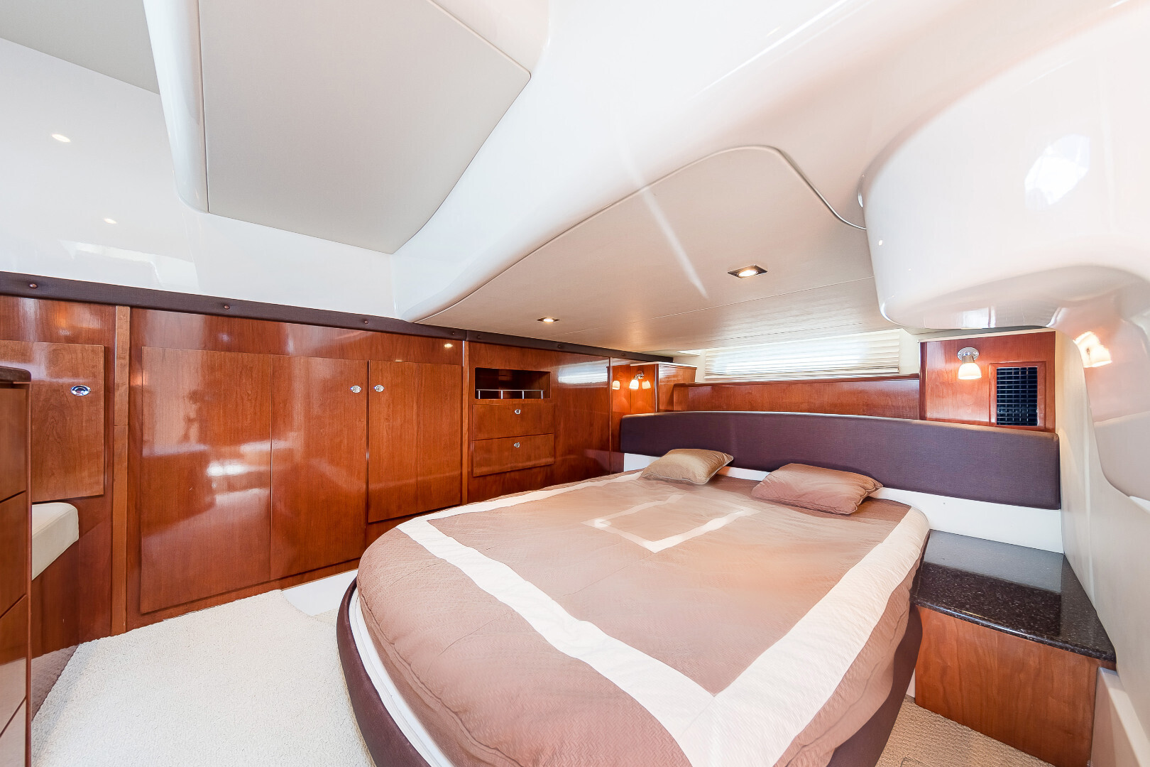 Лето для большинства россиян, - время для путешествий, экскурсий и отдыха. Морская прогулка, это лучшее, что может быть.