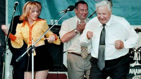 Кто знает чем и какой маралью пользовались строители коммунизма ? В чём различие той марали и марали строителей новой России .