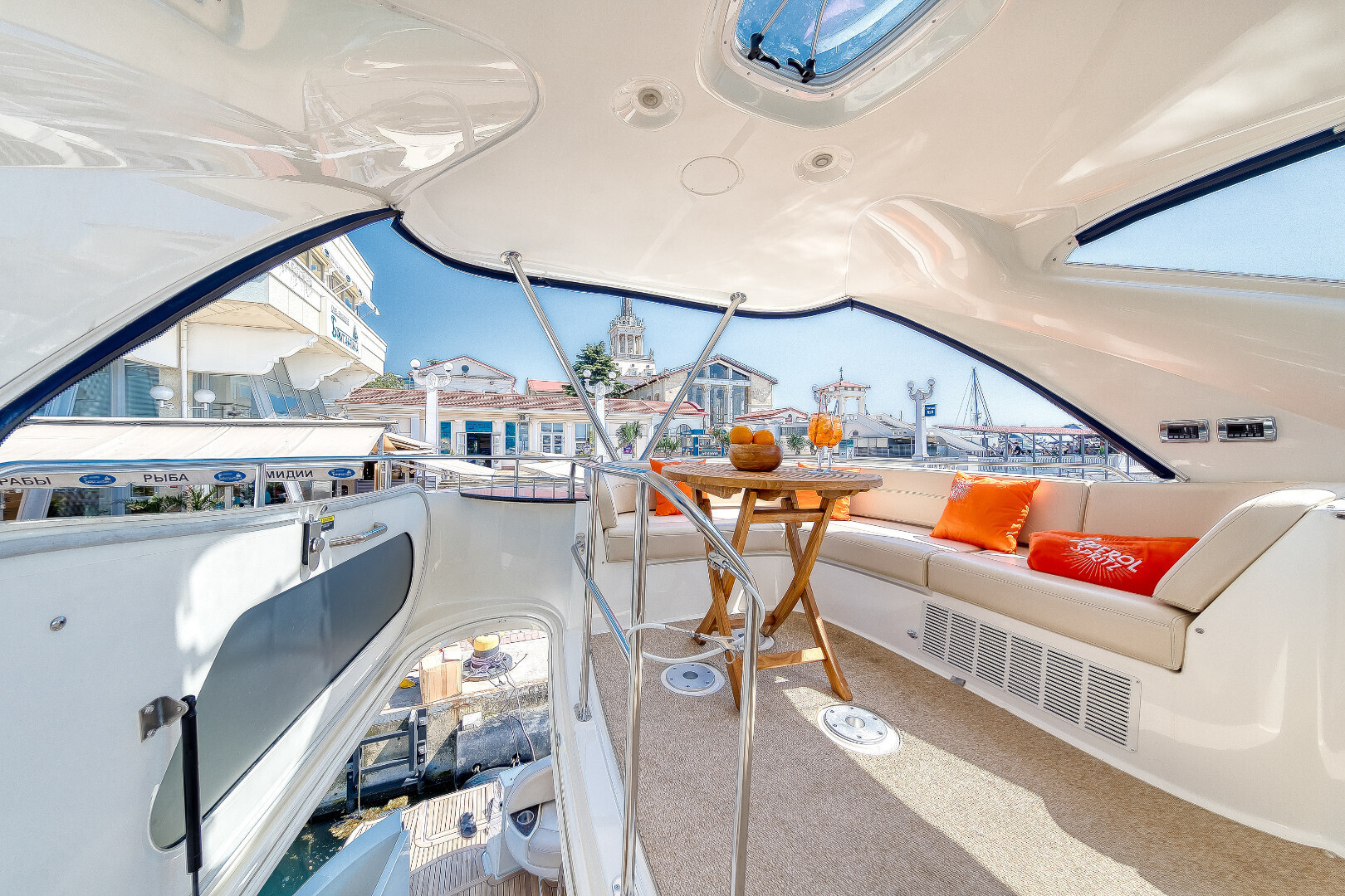 Лето для большинства россиян, - время для путешествий, экскурсий и отдыха. Морская прогулка, это лучшее, что может быть.