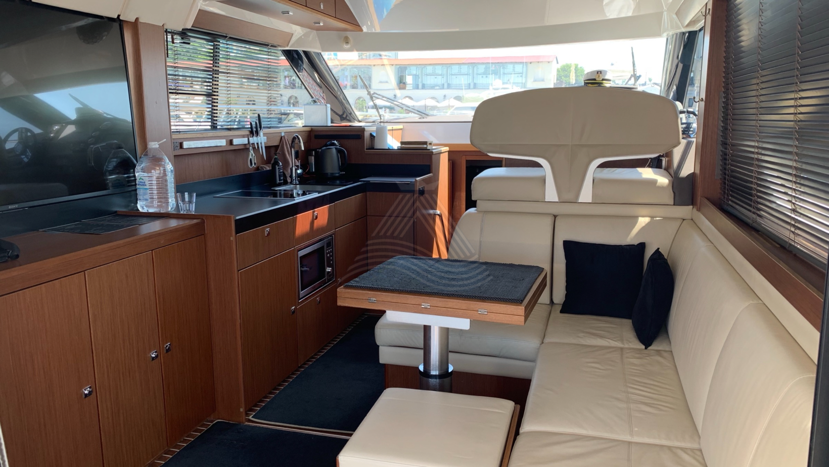 Лето для большинства россиян, - время для путешествий, экскурсий и отдыха. Морская прогулка, это лучшее, что может быть.