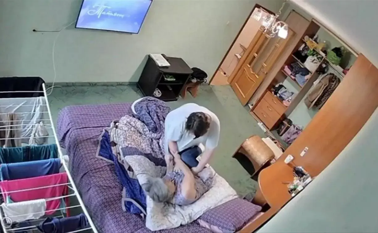 Темные стороны заботы: История о жестоком обращении с пенсионеркой на Сахалине