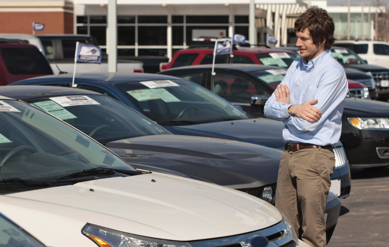 Мужчина купил авто с пробегом 50 000, а на деле оказалось 380 000. Продавец сказал, что ничего не знал об этом. Что решил суд?