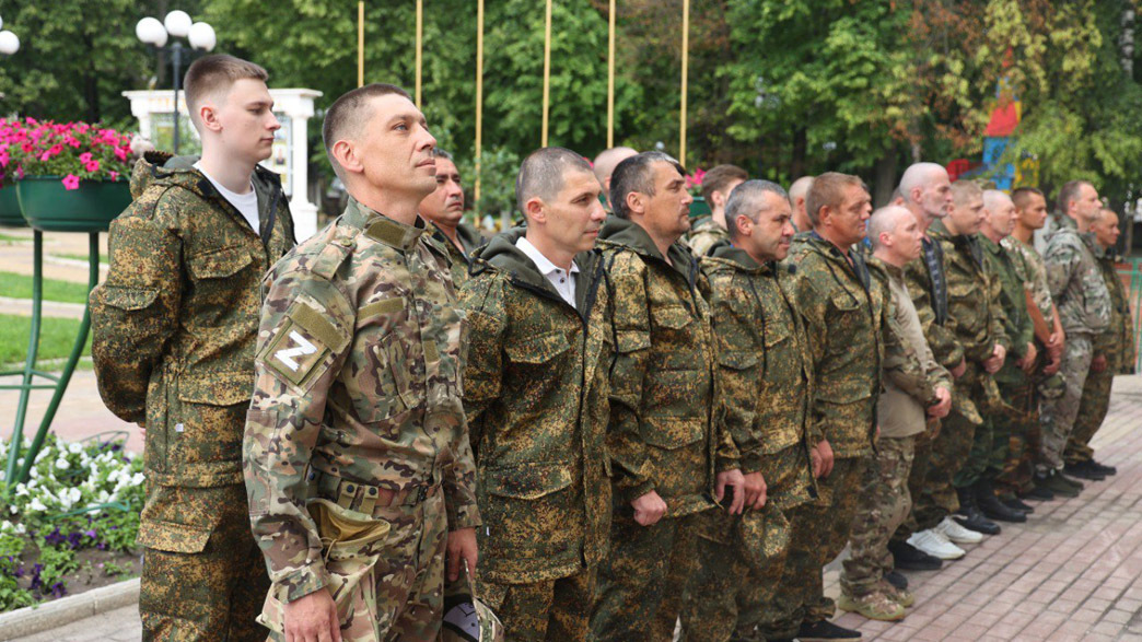 Ежемесячные компенсационные выплаты контрактникам: новый указ Владимира Путина