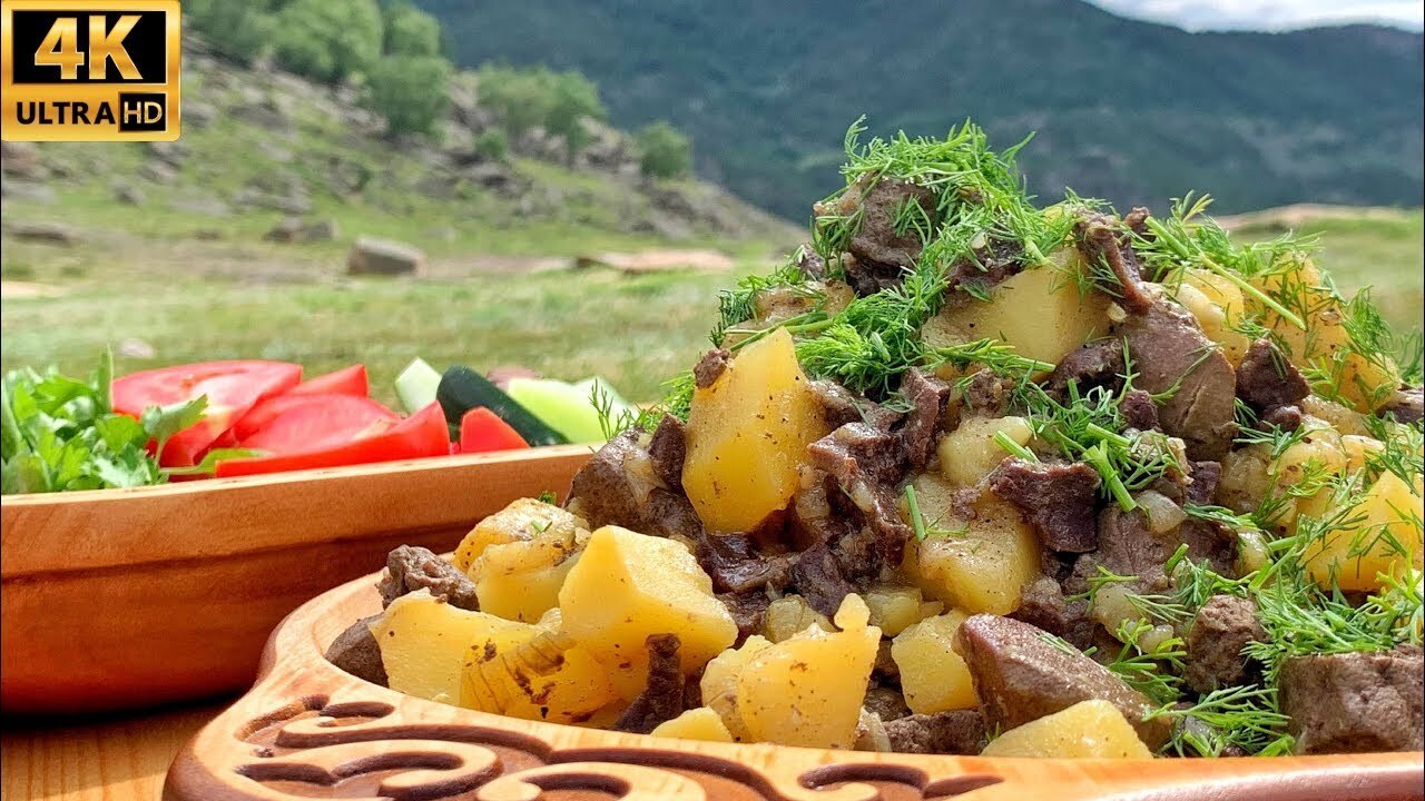 Чебуреки и тушпара. Чем угощали Владимира Путина на саммите ШОС в Казахстане?