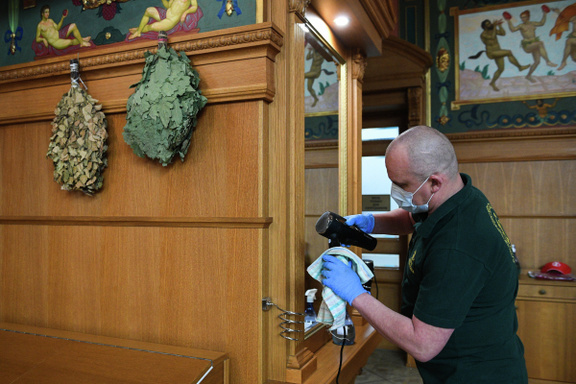 Зачем генпрокурор Краснов поручил проверить бани, парикмахерские и ателье