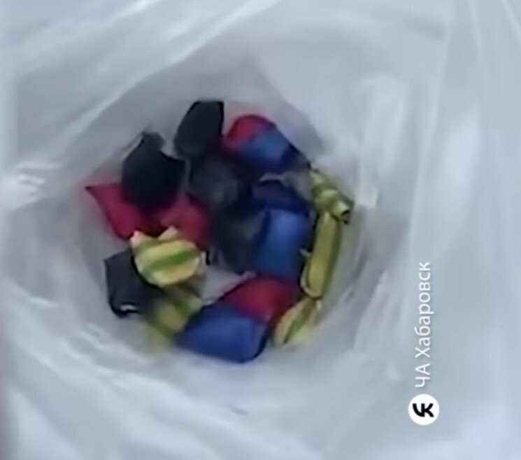 Как оригинально выбить долги: лжеполицейский приехал на разборки с охолощенным пистолетом и фальшивыми наркотиками, которые хотел подкинуть должникам