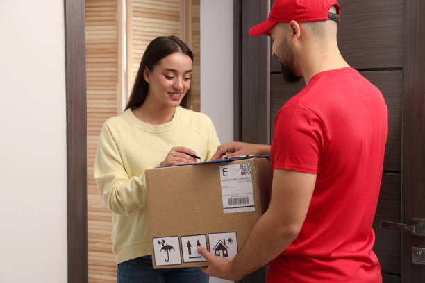 Медведев высказался о «перекосах», когда курьеры зарабатывают больше инженеров