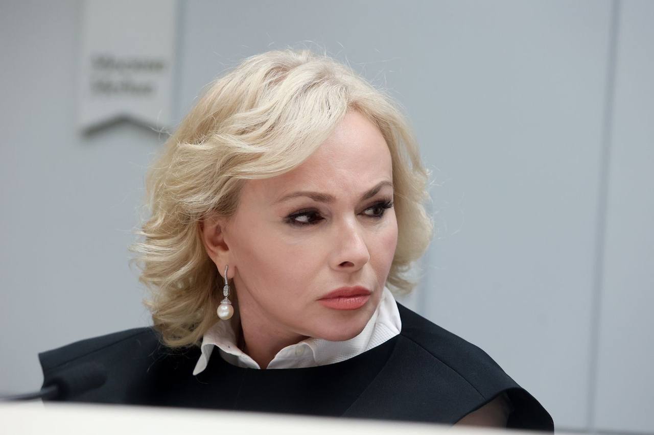 "Мужчина должен деньги зарабатывать, а не фитнесом заниматься!". Критика российского общества от сенатора Ковитиди