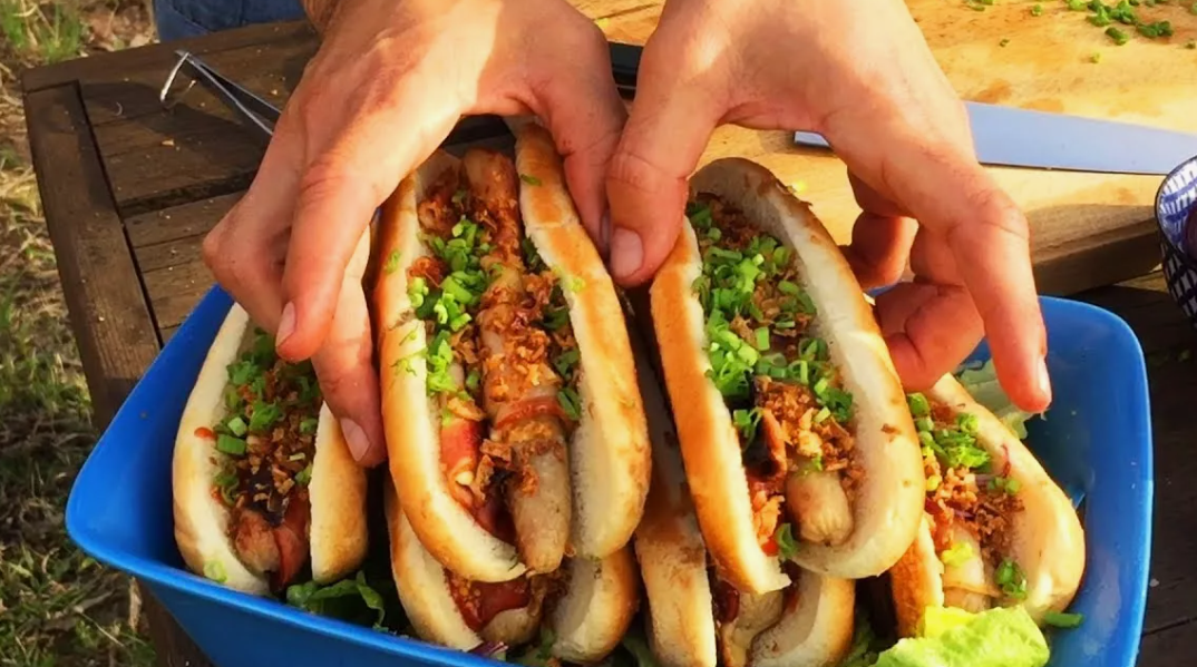 Хот-доги на мангале: быстро, вкусно, с дымком!