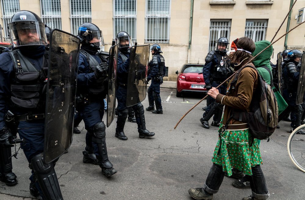 Французская полиция наносит удар по чеченской мафии: масштабная операция и связь с убийством учителя