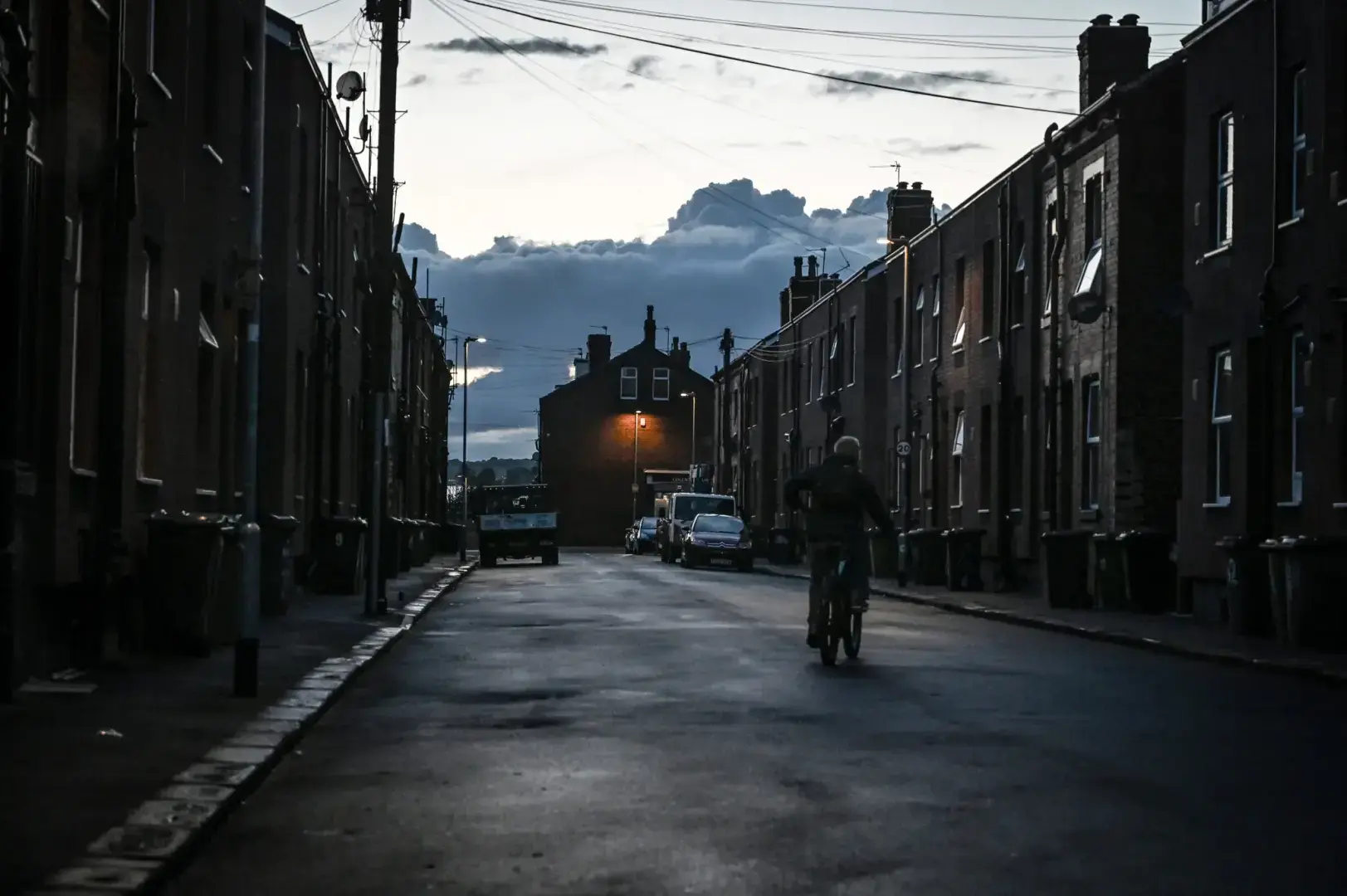 Разыскивается: Чудотворец по вопросам миграции