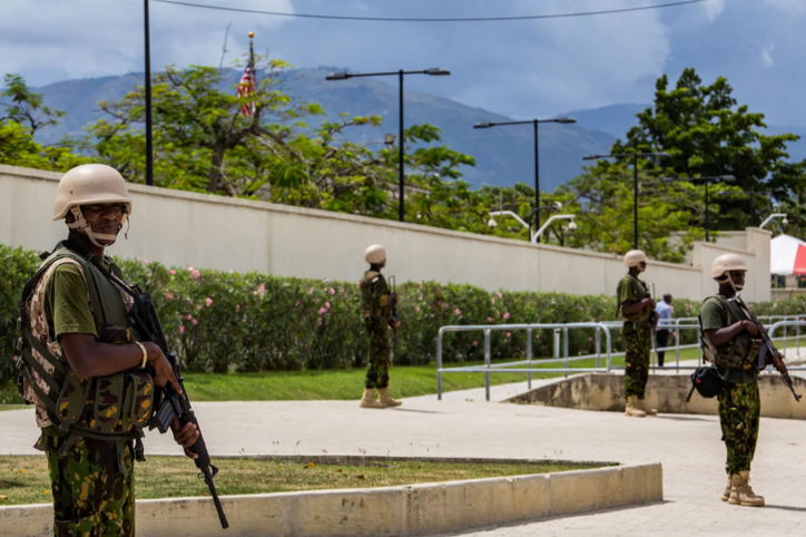 Кенийская полиция начинает патрулирование, но банды Гаити это не беспокоит