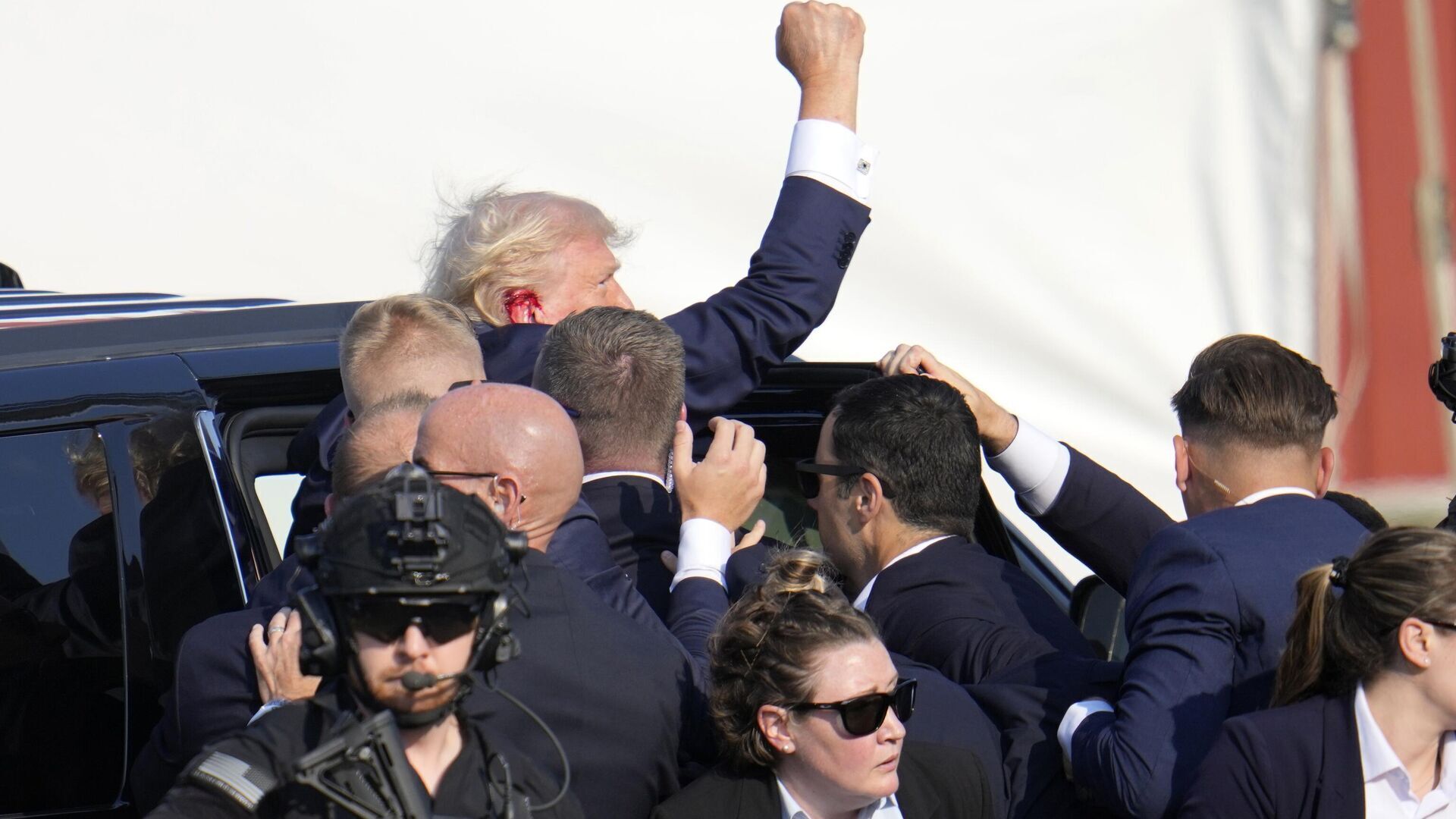 Покушение на Трампа: хроника инцидента и возможные мотивы нападавшего. Реакция мировой политической элиты