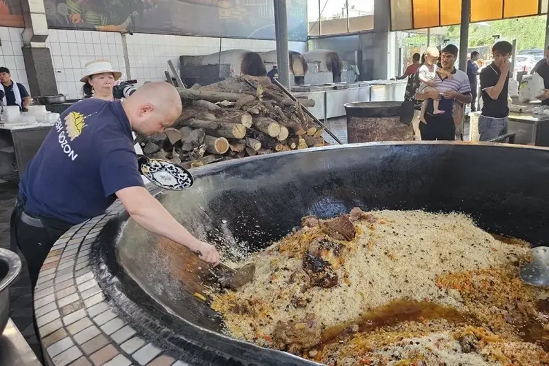 «Съела плов, бегала голая». Как правильно выбрать главное узбекское блюдо?