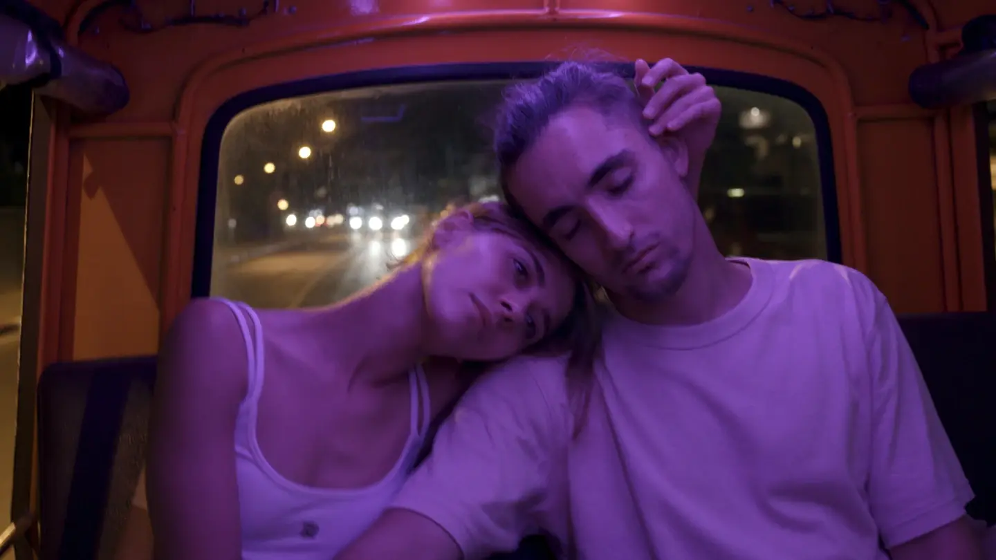 Рецензия на фильм: В поисках любви и последователей на городских высотах в фильме «Скайуокеры: История любви»