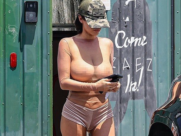 29-летней жене Канье Уэста грозит полгода тюрьмы за публичное обнажение