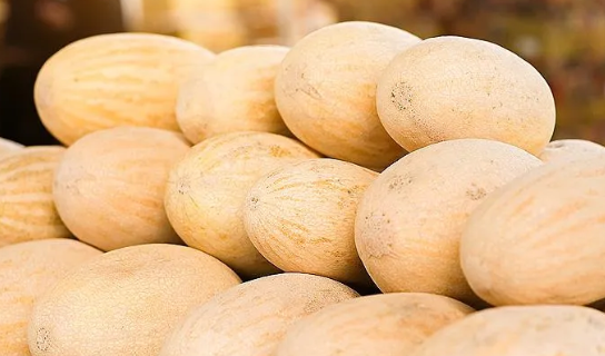 Как выбрать спелую дыню и не ошибиться с выбором на рынке? Продавцов не слушаю!