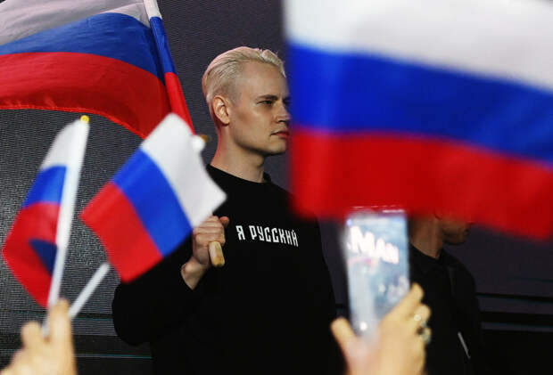 SHAMAN окрасил американское посольство в триколор!