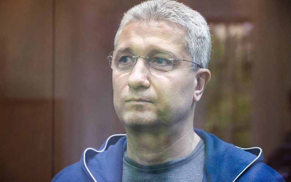 Тимур Иванов, бывший заместитель Сергея Шойгу, обвиняется в получении взятки в особо крупном размере.