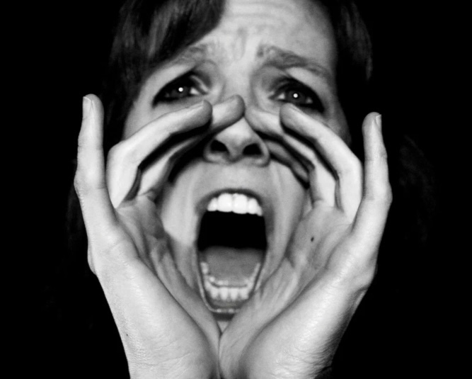 Хотим уважения общества, но при этом уничтожаем культуру. Говорим о низкой демографии и тут же по максимуму сокращаем медицину. Крики о помощи