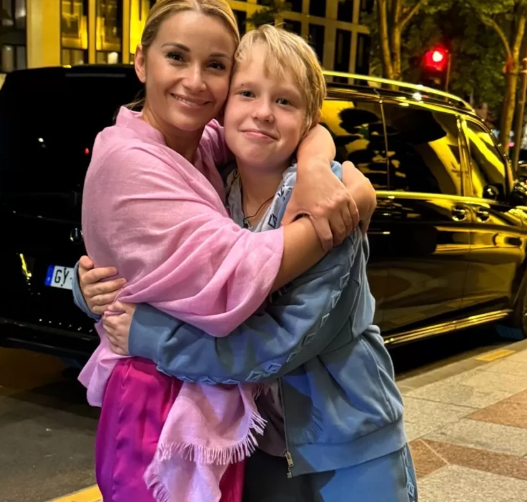 Ольга Орлова — самая счастливая крестная! Долгожданная встреча певицы с крестным сыном в Париже!