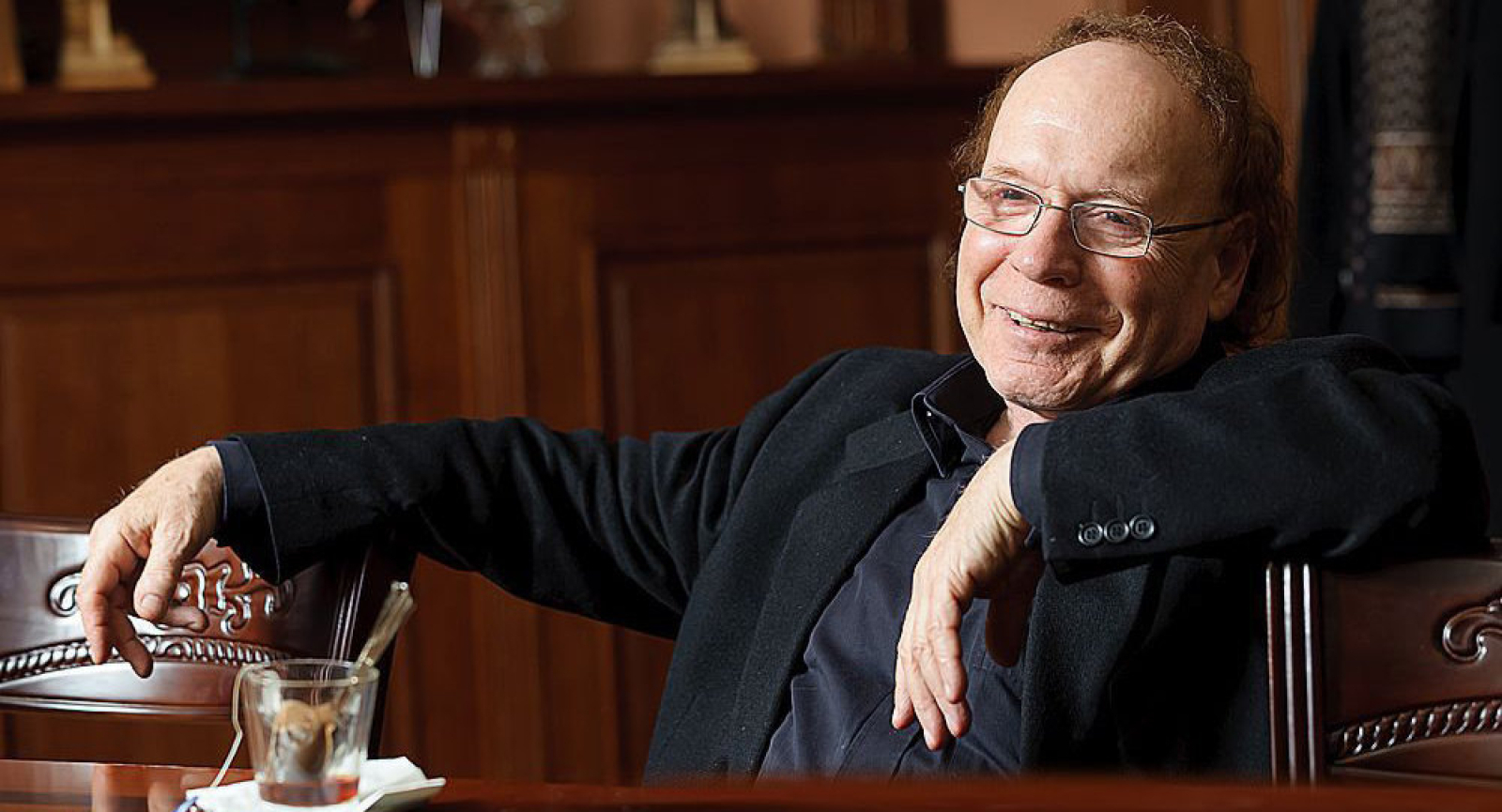 Как и на какую сумму мошенники развели писателя Эдварда Радзинского?