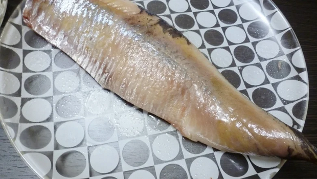 Это яд. Почему нельзя чистить селедку и сушить ягоды на газете